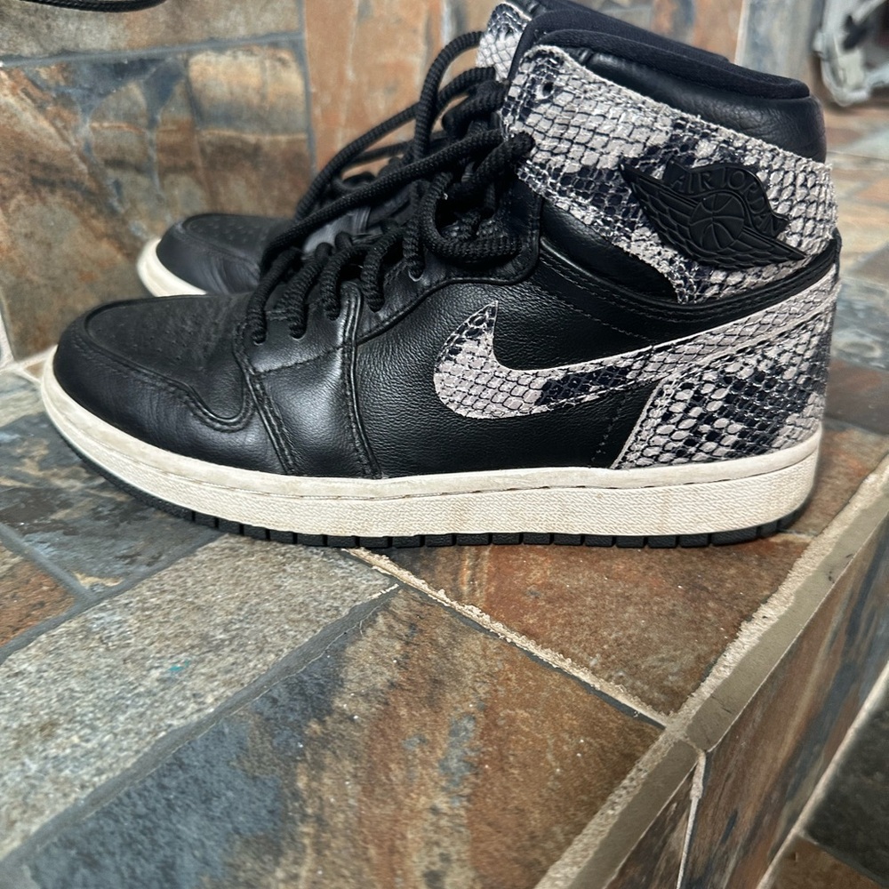Nike Jordans size 6